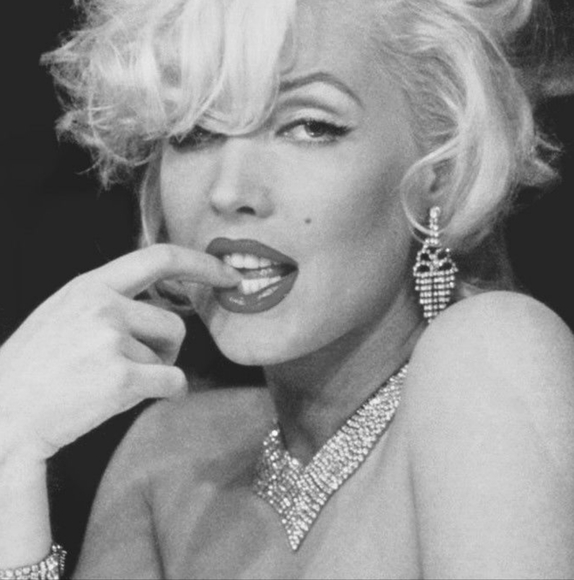 Marilyn Monroe Definitely Wore Vintage Rhinestone Jewelry Proudly - Picture 1 of 2